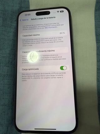 iPhone 14 Pro Max con parte posteriore rotta