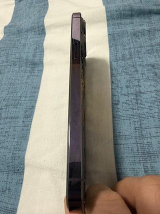 iPhone 14 Pro Max con parte posteriore rotta