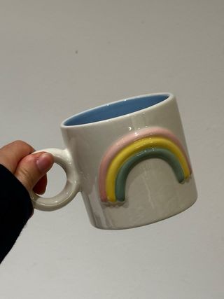 Taza cerámica con arcoíris