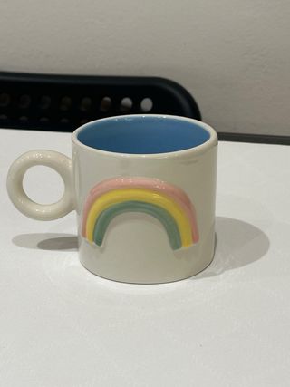 Taza cerámica con arcoíris