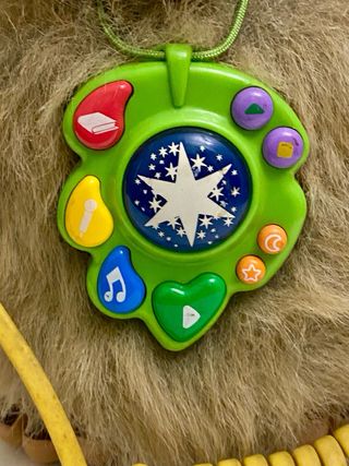 Muñeco Grande Antiguo interactivo collar musical.