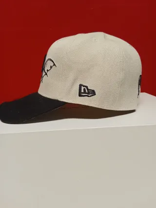 Gorra New Era 59Fifty Beige y Negra Talla7.1/4
