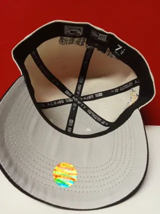 Gorra New Era 59Fifty Beige y Negra Talla7.1/4