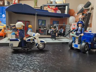 Comisaría Playmobil con Coche y Muñecos