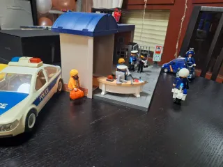 Comisaría Playmobil con Coche y Muñecos