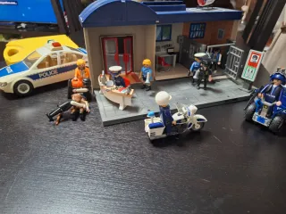 Comisaría Playmobil con Coche y Muñecos