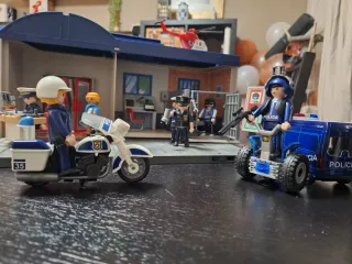 Comisaría Playmobil con Coche y Muñecos