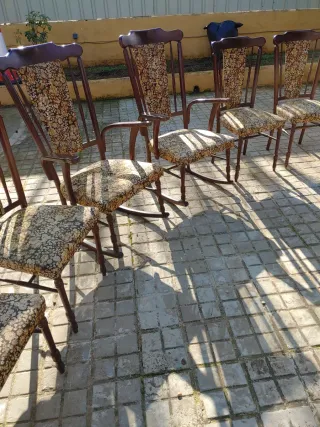 Sillas de comedor de madera con tapizado floral