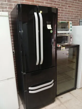 Nevera negra con cajónes correderos, gran capacida