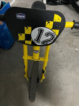 Bici de equilibrio amarilla