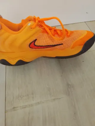 Zapato Nike Baloncesto Talla 39