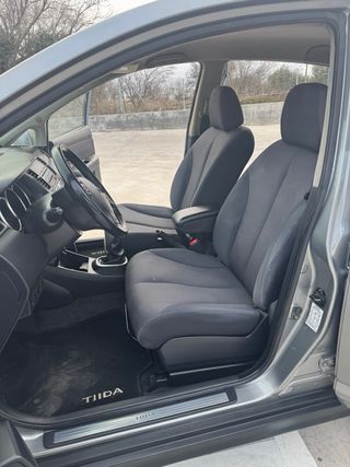 * Nissan Tiida 1.8 Gasolina * Manual *