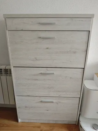 Zapatero madera veteada gris. Capacidad 18 pares.