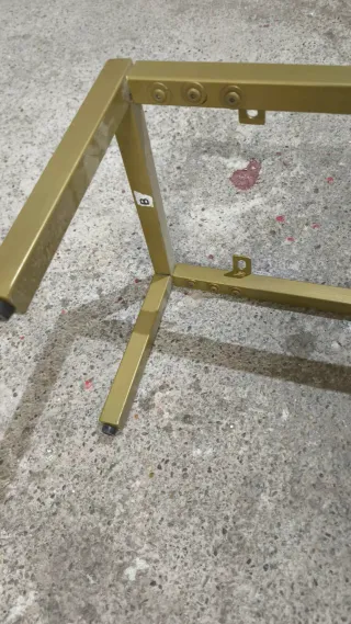 Base regulable para muebles, hierro dorado