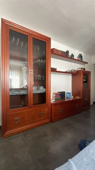 Vitrina de comedor de madera y cristal