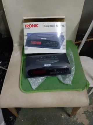 Radio Reloj Tronic Diamond 8 AM/FM
