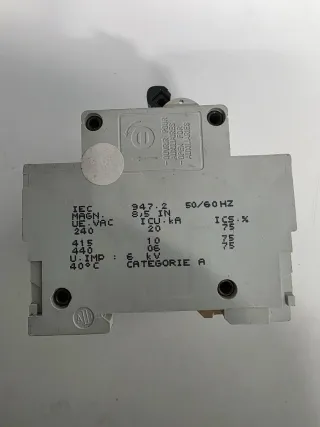 Magnetotérmico Merlin Gerin 100A