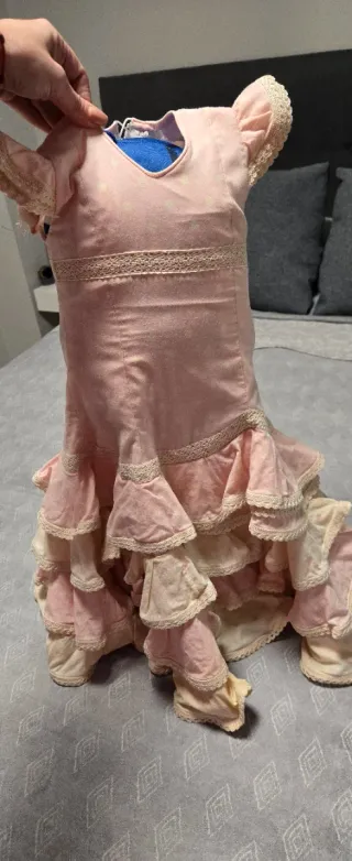 Traje de flamenca rosa y beige