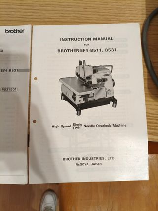 Máquina Overlock Industrial Brother con Mesa