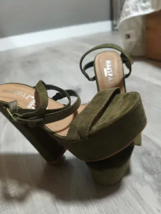 Sandalias de tacón verde