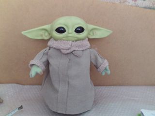 muñeco star wars baby yoda mandaloriano , cuerpo d