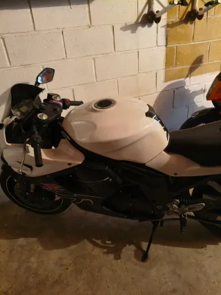 SOLO ESTE FIN DE SEMANA 950 euros Hyosung GT 650 -