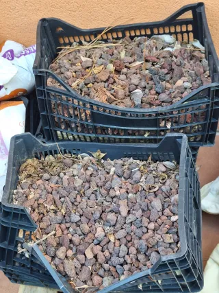 8 Cajas Piedra Volcánica