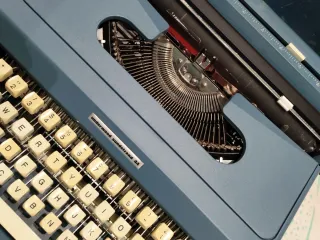 Máquina de escribir azul UNDERWOOD