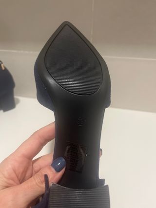 Zapatos de tacón azul sin estrenar