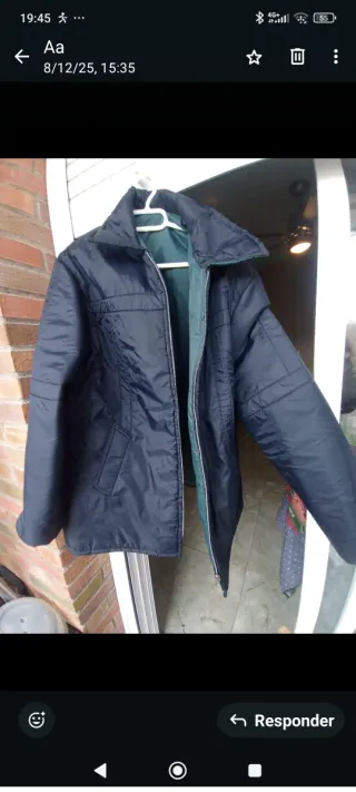 Chaquetón negro y marrón