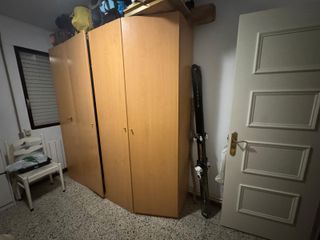 Armario de madera color beige/marrón