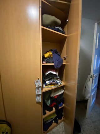 Armario de madera color beige/marrón