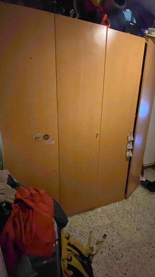 Armario de madera color beige/marrón