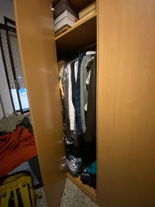 Armario de madera color beige/marrón