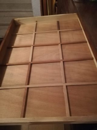 Mueble antiguo de madera estilo farmacia