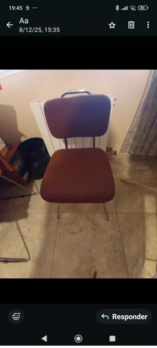 Silla de comedor marrón