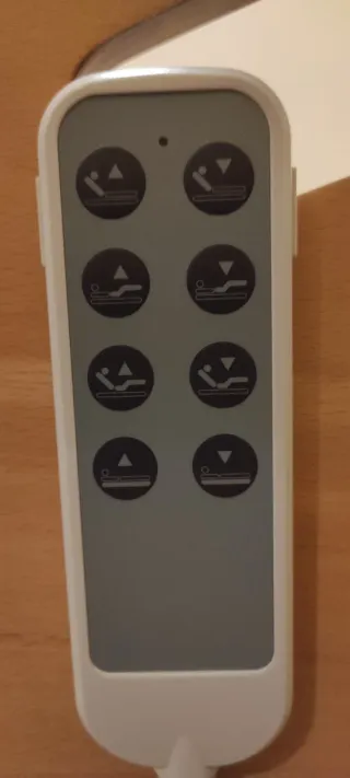 Cama articulada eléctrica con colchón.