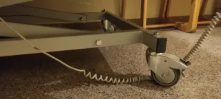 Cama articulada eléctrica con colchón.