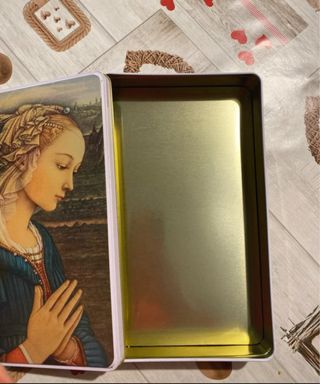 Scatola di latta La Vergine col Bambino