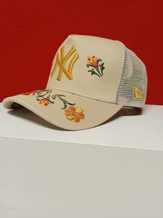 Gorra New Era NY Beige Bordada Flores