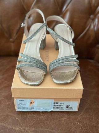 Sandalias Menbur tacón medio doradas Talla 37