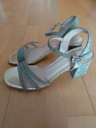 Sandalias Menbur tacón medio doradas Talla 37