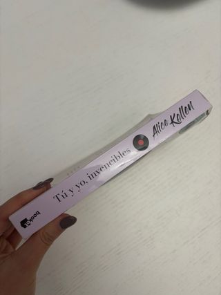 Tú y yo, invencibles: La autora más vendida del...