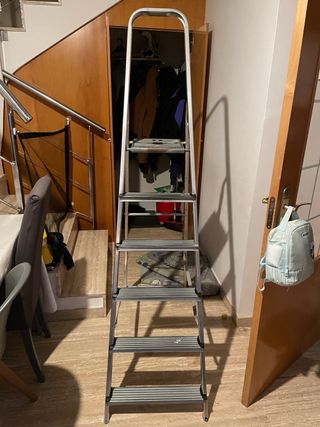 Escalera de aluminio plegable