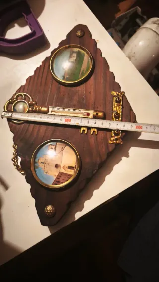 Colgador de llaves madera con termómetro