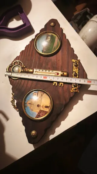 Colgador de llaves madera con termómetro