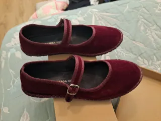 Merceditas terciopelo burdeos T.39