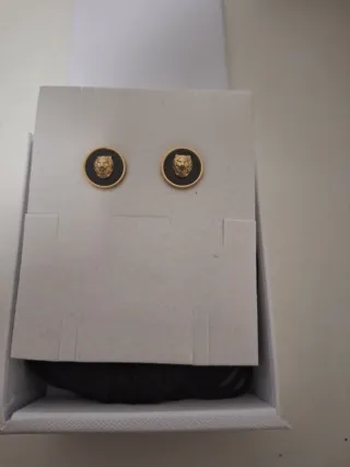 Pendientes Guess León Negro y Dorado