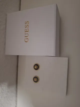 Pendientes Guess León Negro y Dorado