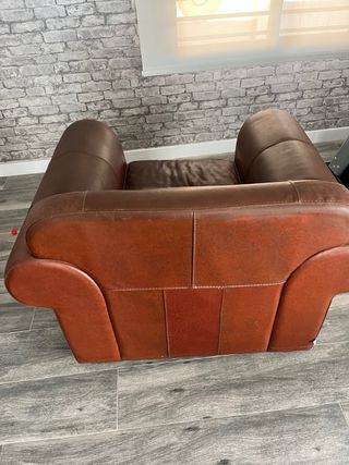 Sillón de piel marrón